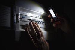 Bilanțul pagubelor provocate de ciclonul Barbara: 20.000 de gospodării au rămas în beznă și peste 1.500 de apeluri au fost înregistrate la 112 Bilanțul pagubelor provocate de ciclonul Barbara: 20.000 de gospodării au rămas în beznă și peste 1.500 de apeluri au fost înregistrate la 112